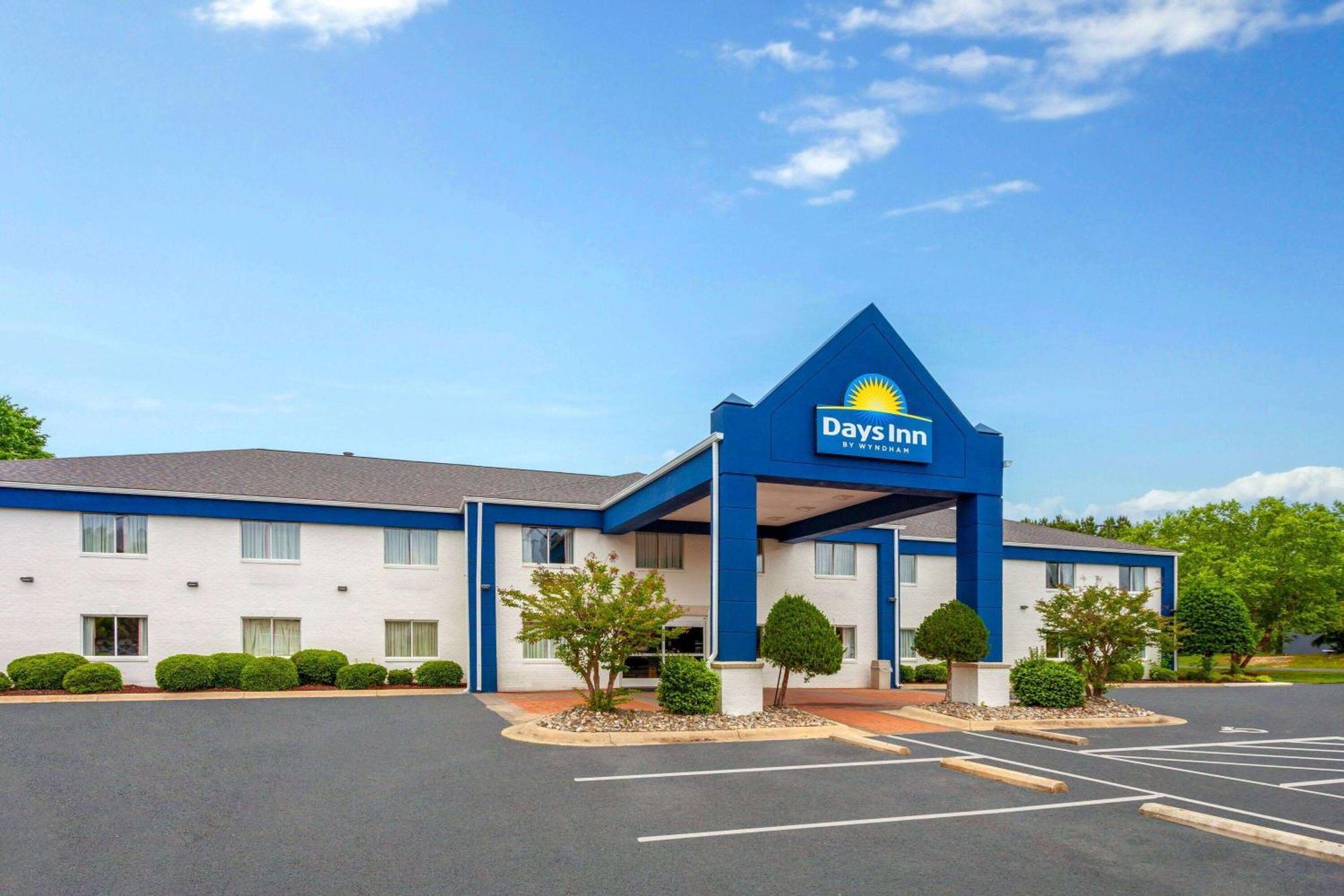 Days Inn & Suites By Wyndham Siler City Exteriör bild