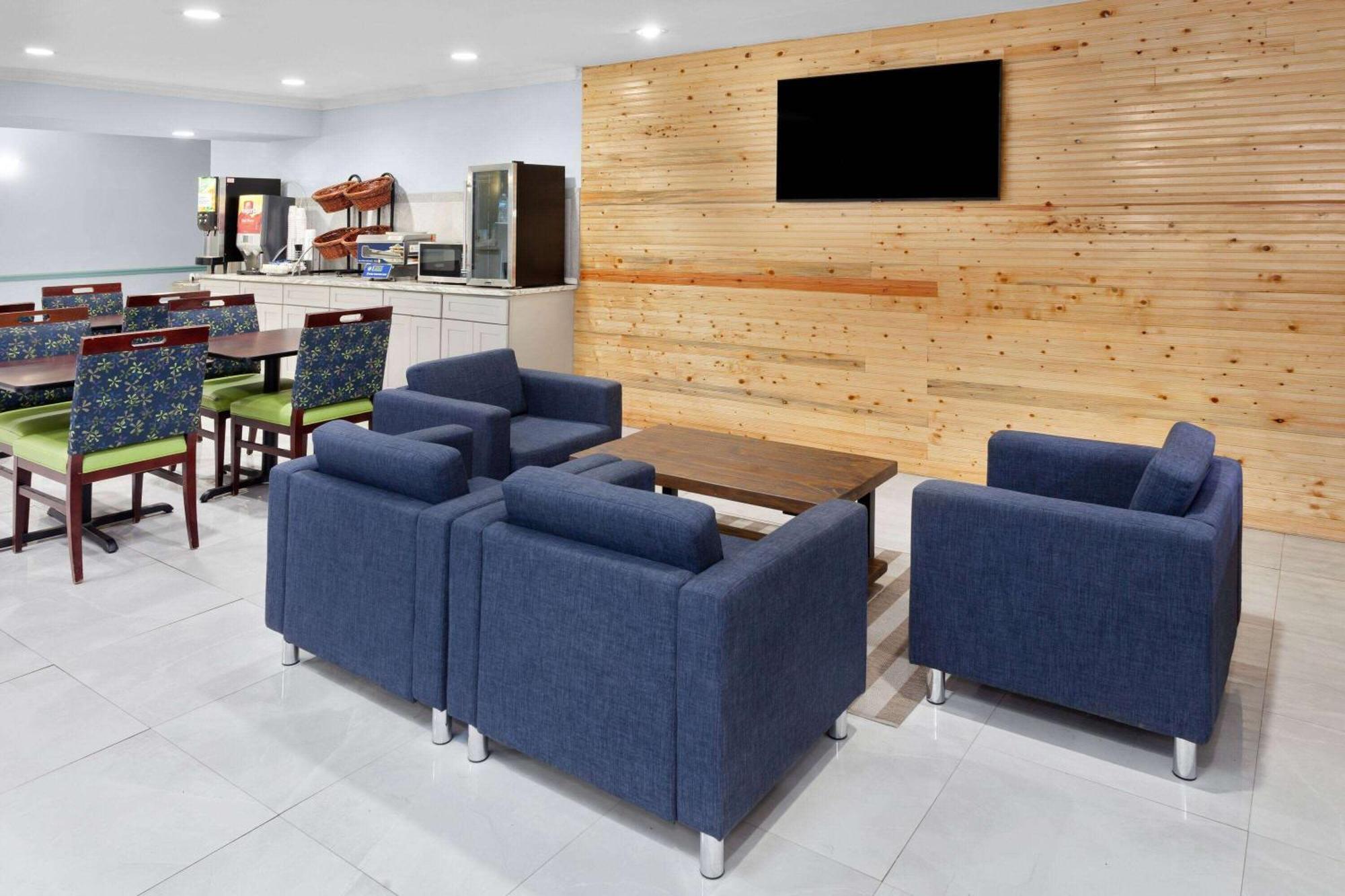 Days Inn & Suites By Wyndham Siler City Exteriör bild