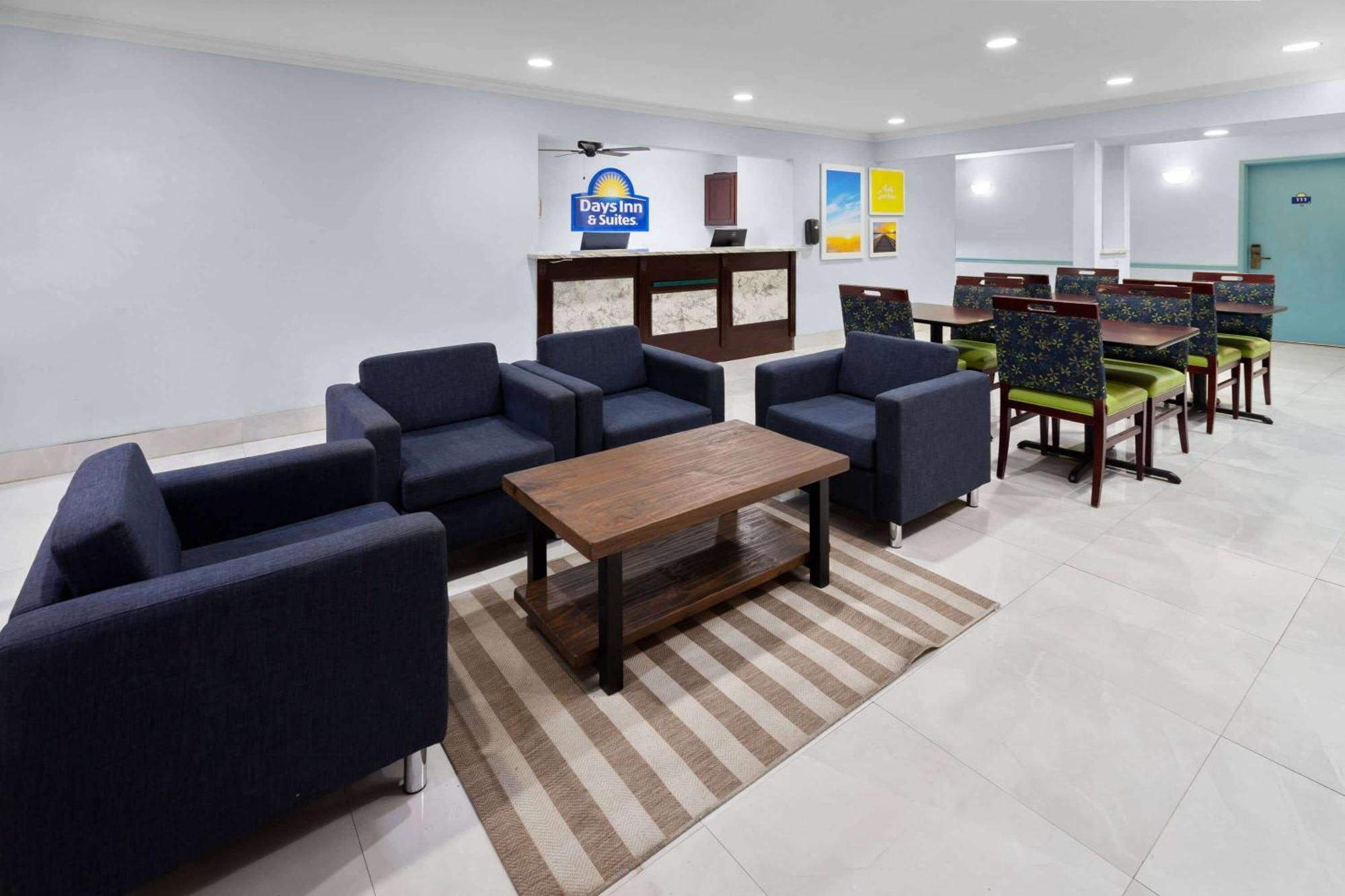 Days Inn & Suites By Wyndham Siler City Exteriör bild